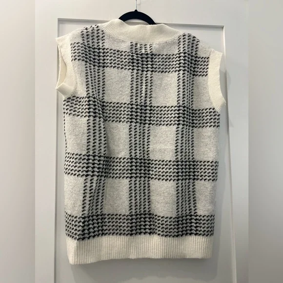 Shein women’s oversized sweater vest - Picture 3 of 4